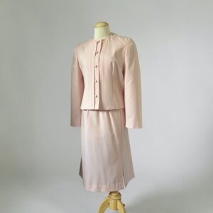 Tailored Women's Two-Piece Blazer and Skirt Set in Soft Pink